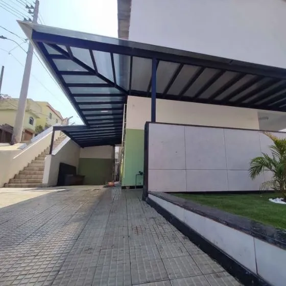 Pergolado Fixo de Ferro em São Paulo SP Pergolado Fixo de Ferro em São Paulo SP — Cobertura com calha lateral para escoamento