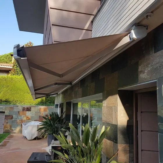 Toldo Articulado em São Paulo SP — Instalação em garagem residencial