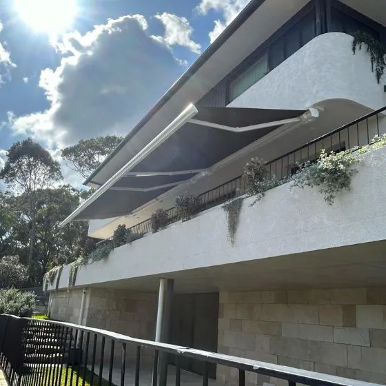 Toldo Articulado em São Paulo SP — Cobertura com calha lateral para escoamento