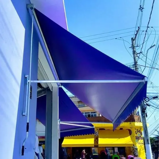 Toldo Cortina com Braços Laterais em São Paulo SP Toldo Cortina com Braços Laterais em São Paulo SP — Instalação em garagem residencial