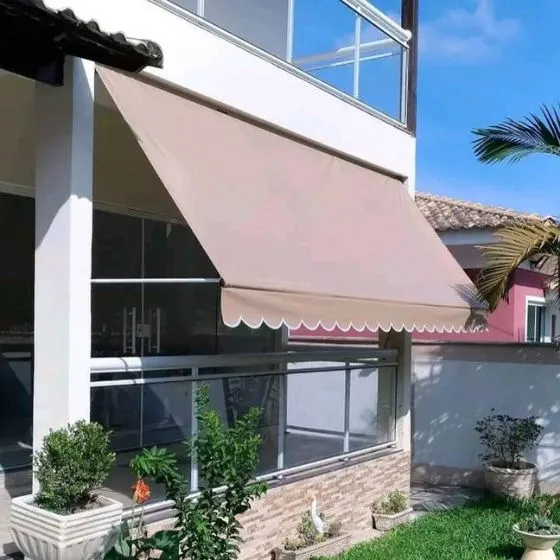 Toldo Cortina com Braços Laterais em São Paulo SP Toldo Cortina com Braços Laterais em São Paulo SP — Cobertura com calha lateral para escoamento