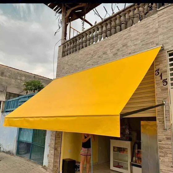 Toldo Cortina com Braços Laterais em São Paulo SP Toldo Cortina com Braços Laterais em São Paulo SP — Instalação em fachada comercial
