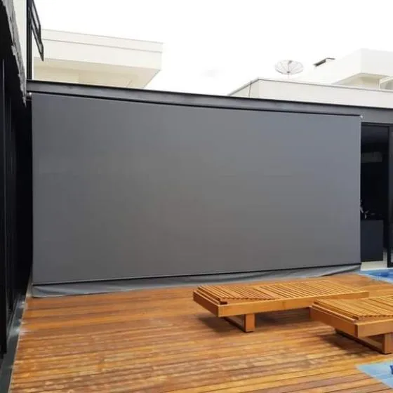 Toldo Cortina Fechamento Vertical em São Paulo SP Toldo Cortina Fechamento Vertical em São Paulo SP — Cobertura em área de piscina