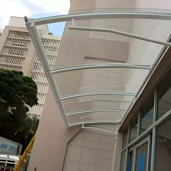 Toldo Fixo Policarbonato Compacto em São Paulo SP Toldo Fixo Policarbonato Compacto em São Paulo SP — Instalação em garagem residencial