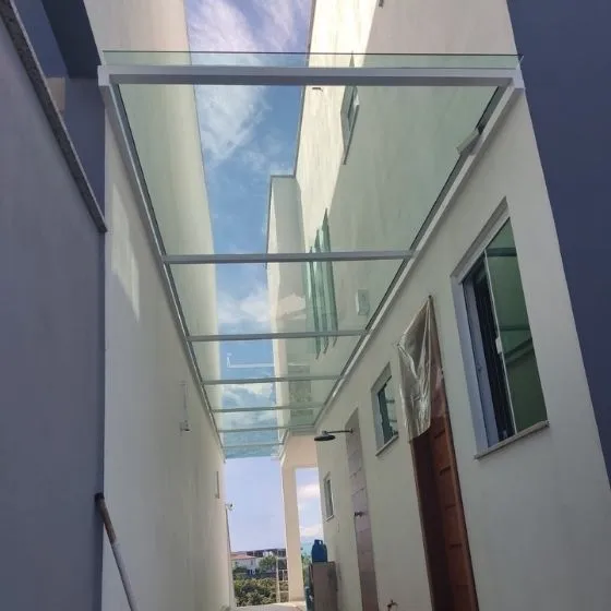 Toldo Fixo Policarbonato Compacto em São Paulo SP Toldo Fixo Policarbonato Compacto em São Paulo SP — Instalação em fachada comercial