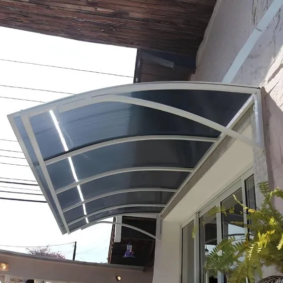 Toldo Policarbonato Alveolar em São Paulo SP Toldo Policarbonato Alveolar em São Paulo SP — Instalação em estacionamento